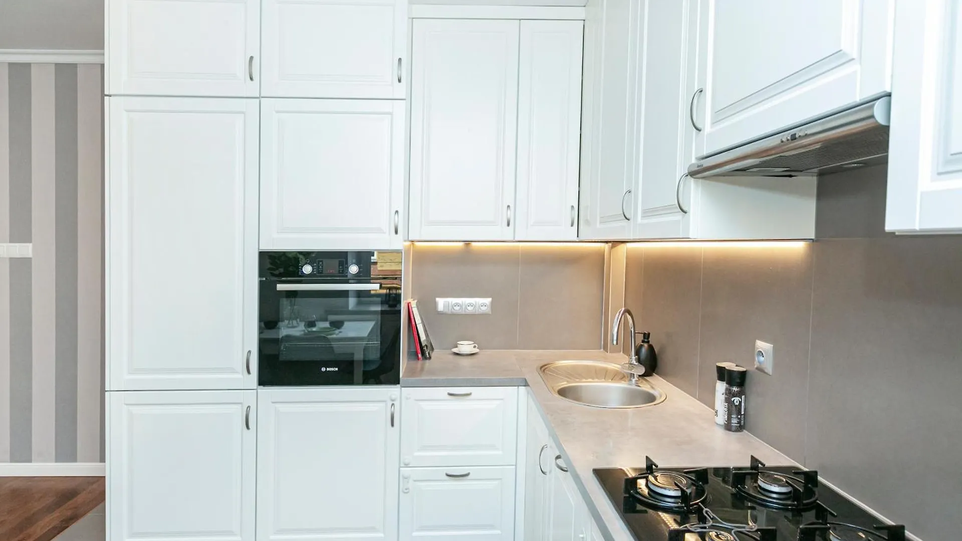 Apartment Wilcza 10 - Bezplatny Parking - Free Parking - Better Rental Warsaw Poland