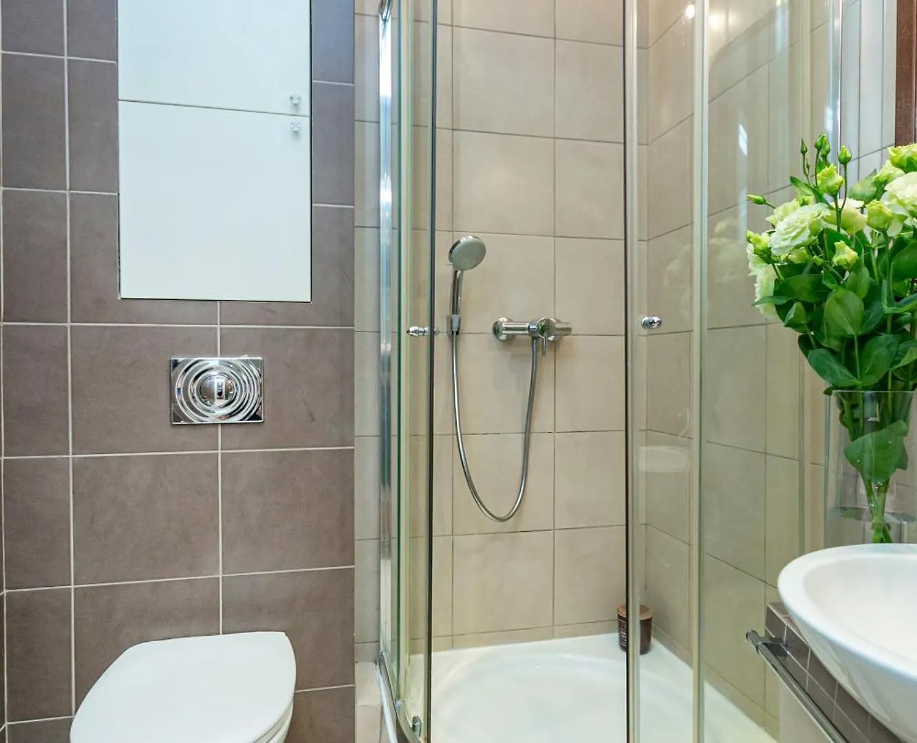 Wilcza 10 - Bezplatny Parking - Free Parking - Better Rental Warsaw Poland