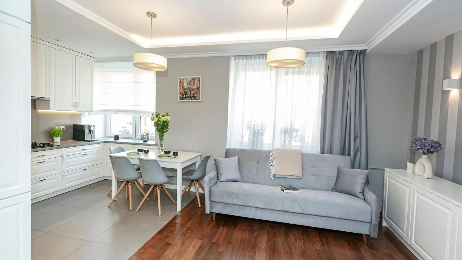 Wilcza 10 - Bezplatny Parking - Free Parking - Better Rental Warsaw Poland