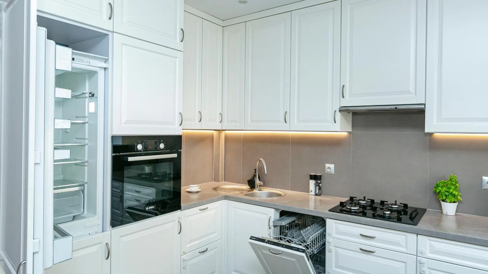 Wilcza 10 - Bezplatny Parking - Free Parking - Better Rental Warsaw Apartment