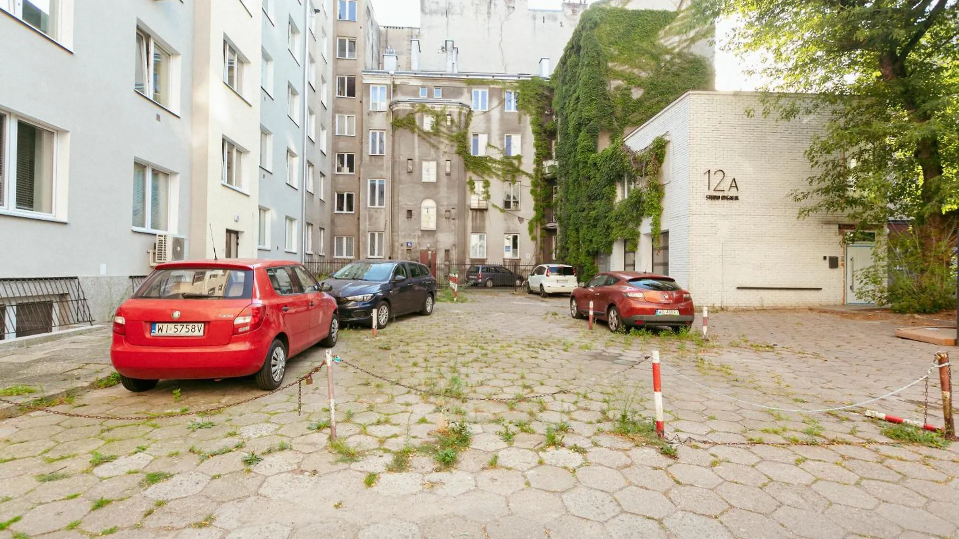 Wilcza 10 - Bezplatny Parking - Free Parking - Better Rental Warsaw Poland