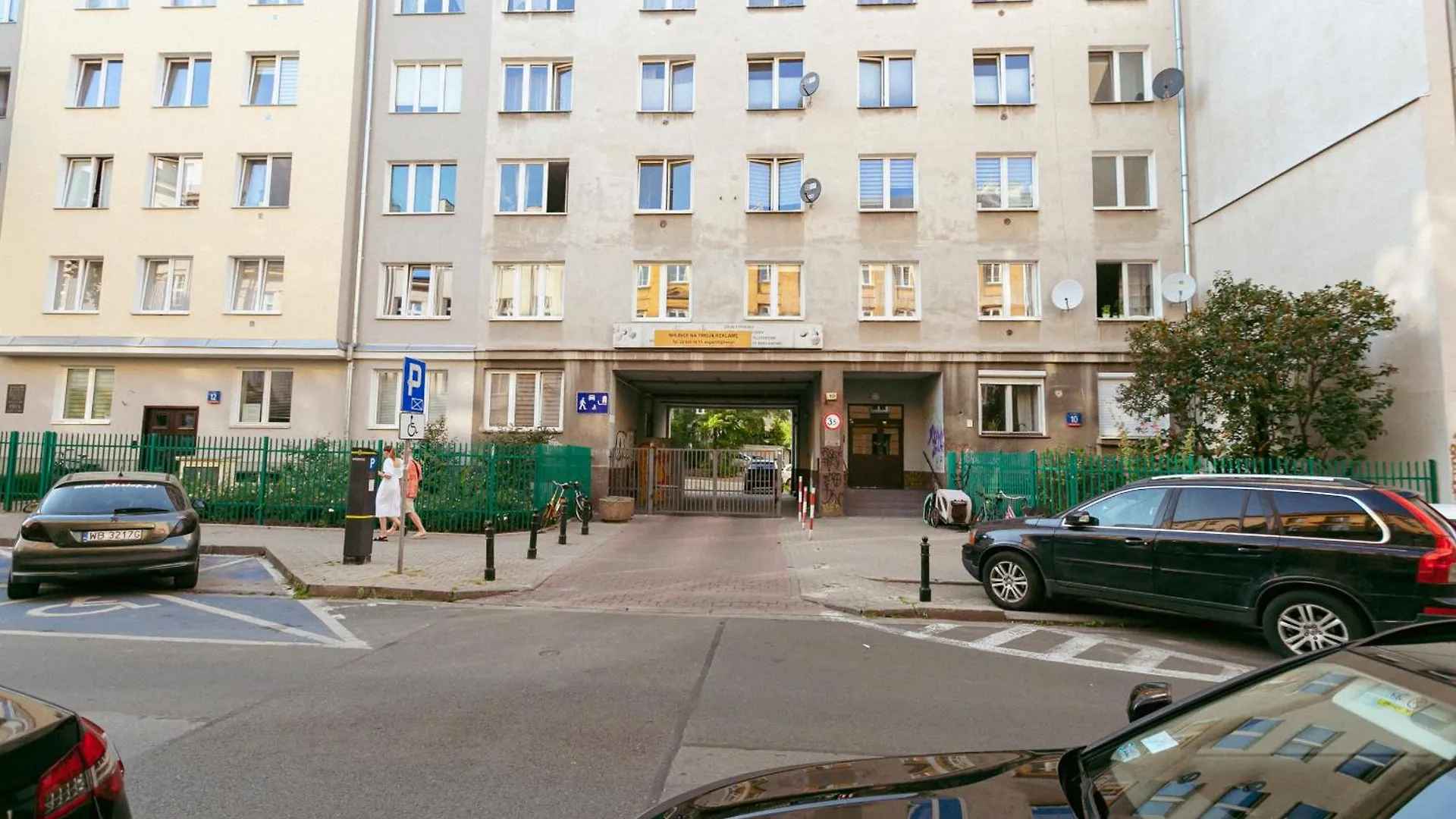 Wilcza 10 - Bezplatny Parking - Free Parking - Better Rental Warsaw 0*,  Poland